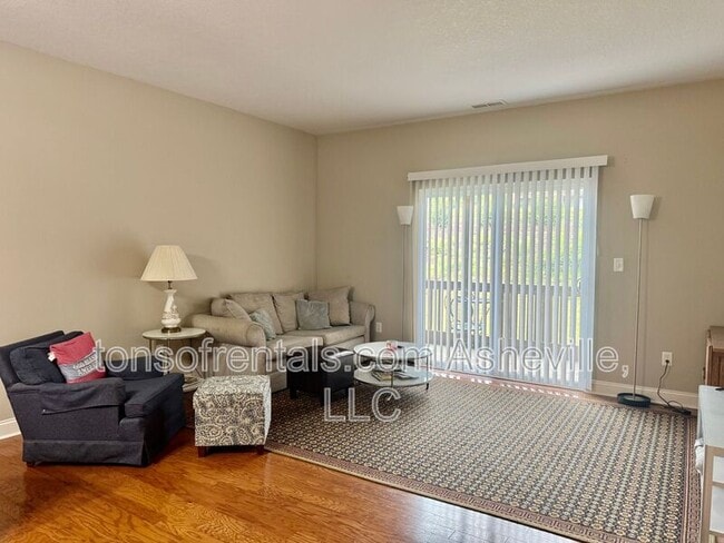 Building Photo - 93 Foxden Dr