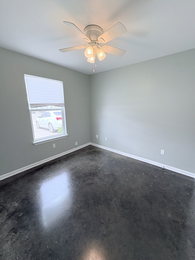 Building Photo - 1608 Dehart