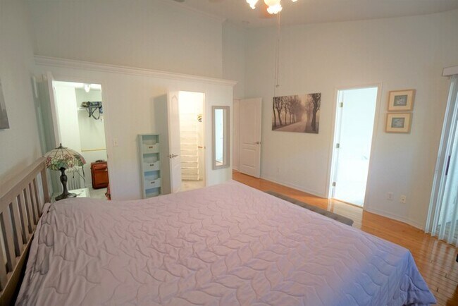 Foto del edificio - 3-Bed, 2.5-Bath, 2-Car Garage in Palm Harbor