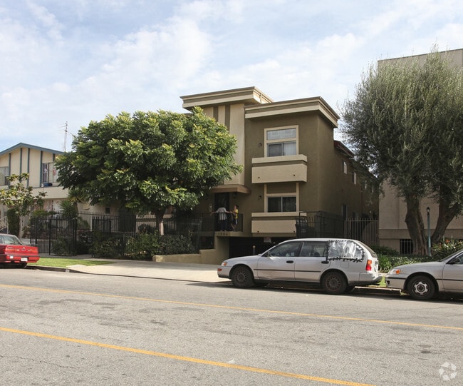 Primary Photo - 1554 N Hobart Blvd