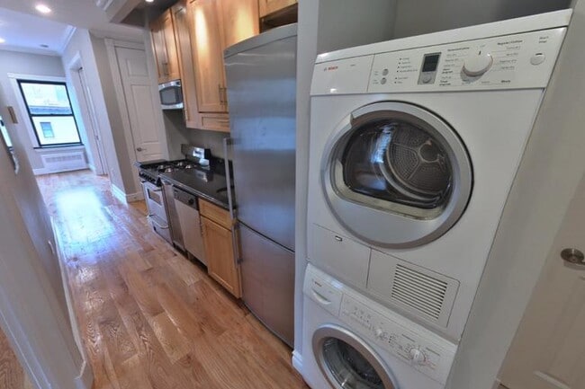 Photo - 252 E 50th St (between 2nd & 3rd Ave), #5 Apartment