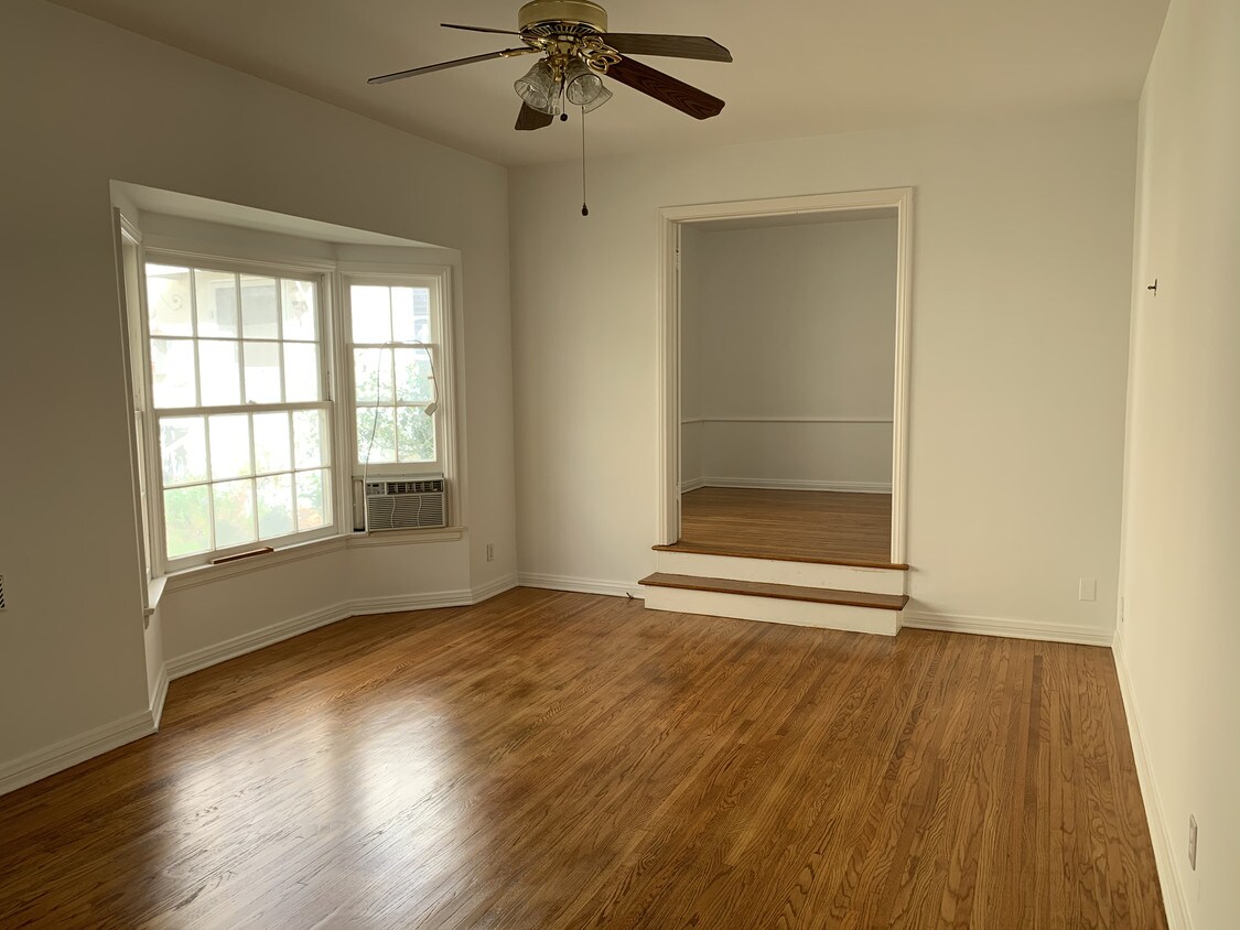 Sala de estar - 1642 Malcolm Ave