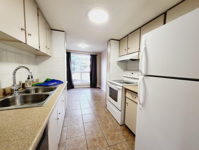Building Photo - 237 Grandin Village