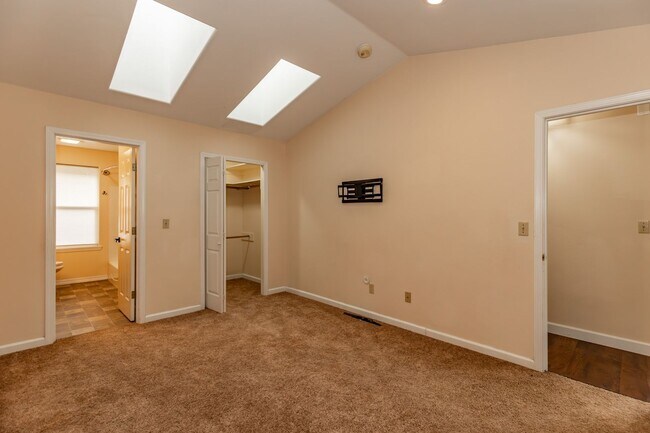 Building Photo - **MOVE IN SPECIAL!** Pet Friendly Charming 3 Bedroom Home with large office!