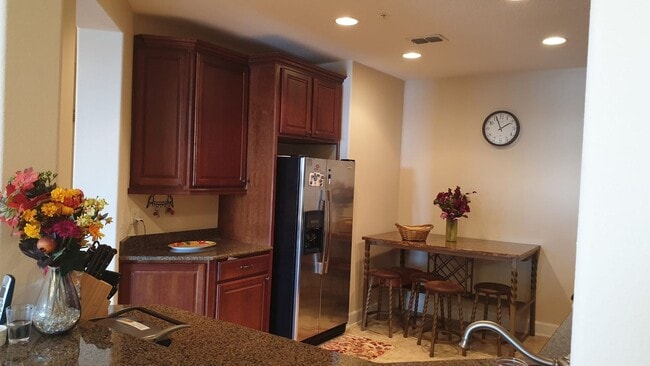 Foto del edificio - Stunning 3 bedroom top floor in Toscana FULLY FURNISHED