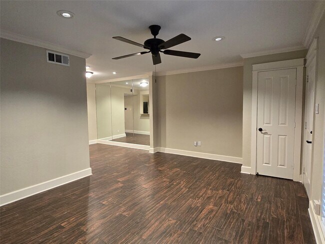 Foto del edificio - 11550 Chimney Rock Rd