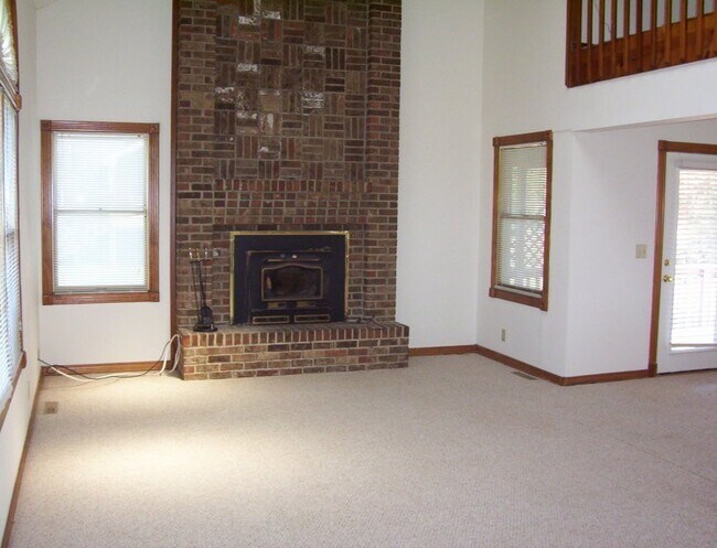 Foto del edificio - 4 bedroom house in northeast Springfield w...