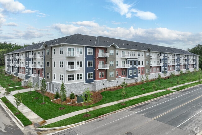 Building Exterior - Corner - Kraewood Flats