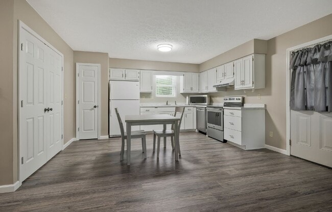 Building Photo - Corporate / Seasonal / Mid-term Rental - Furnished