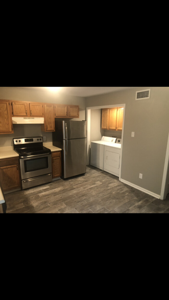 Building Photo - 8702 White Rock Ln