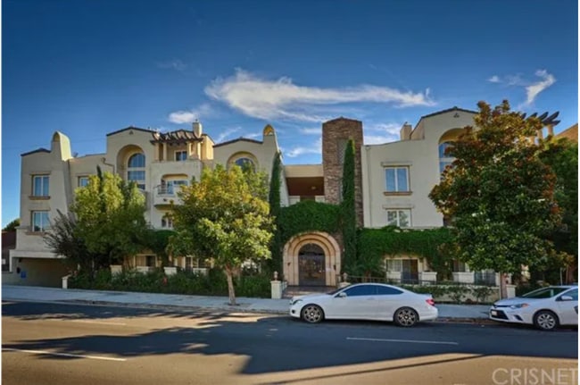 Building Photo - 15206 Burbank Blvd