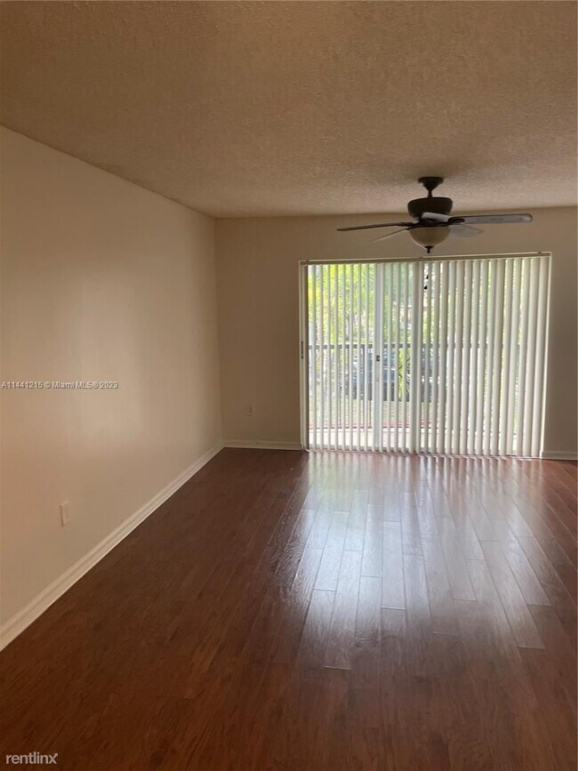 Foto del edificio - 3 br, 2 bath House - 900 Crestwood Ct S Ap...