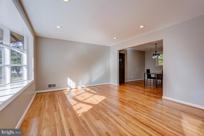 Foto del edificio - 6417 Earlham Dr