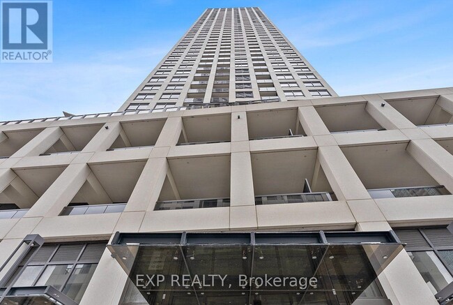 Building Photo - 30 Elm Dr W