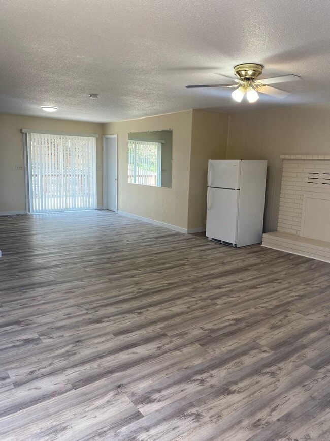 Building Photo - 6407 Harvey Dr