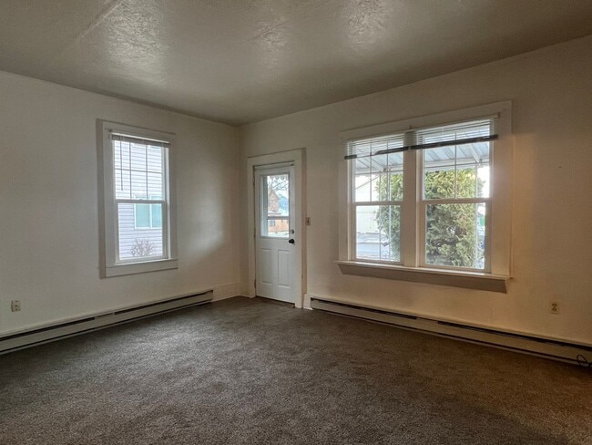 Building Photo - Home in Central Cheney