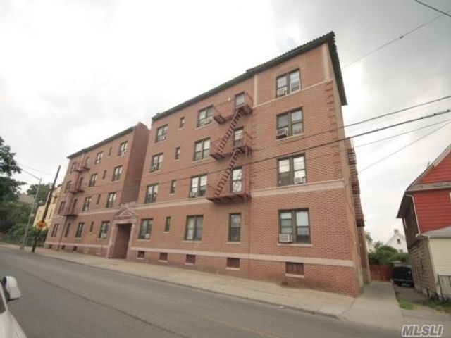 Primary Photo - 43-17 Bowne St