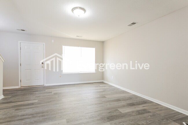 Foto del edificio - 945 Slow Creek Ct