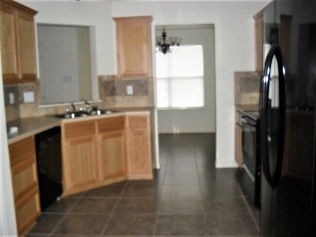 Building Photo - 2401 Isabelle Dr