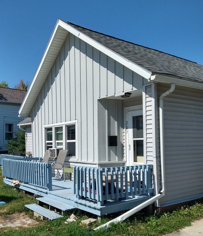 Building Photo - 283 E 9th St