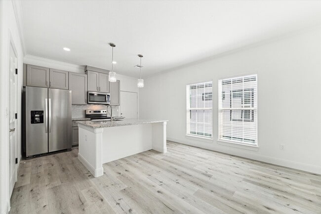 Building Photo - 122 W Mulberry Ave