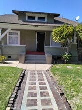 Building Photo - 819 N Dos Robles Pl