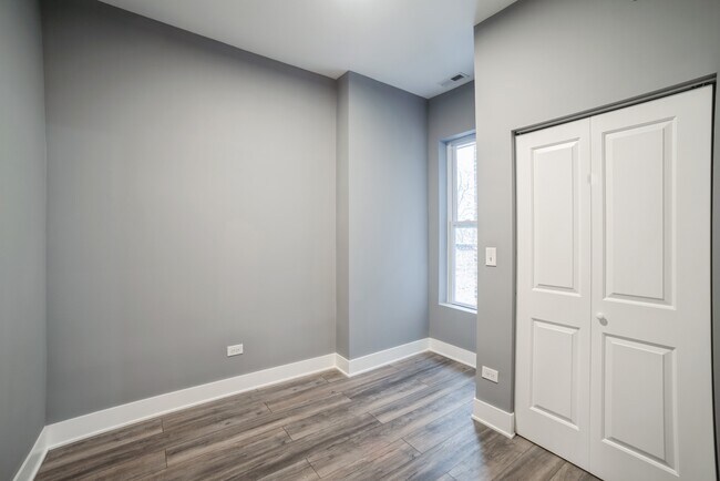 Foto del edificio - 4331 S Prairie Ave