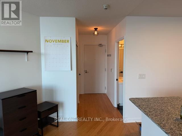 Photo du bâtiment - 2230 Lake Shore Blvd W