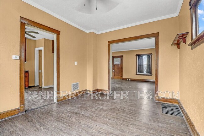 Foto del edificio - 2416 Lawton Ave
