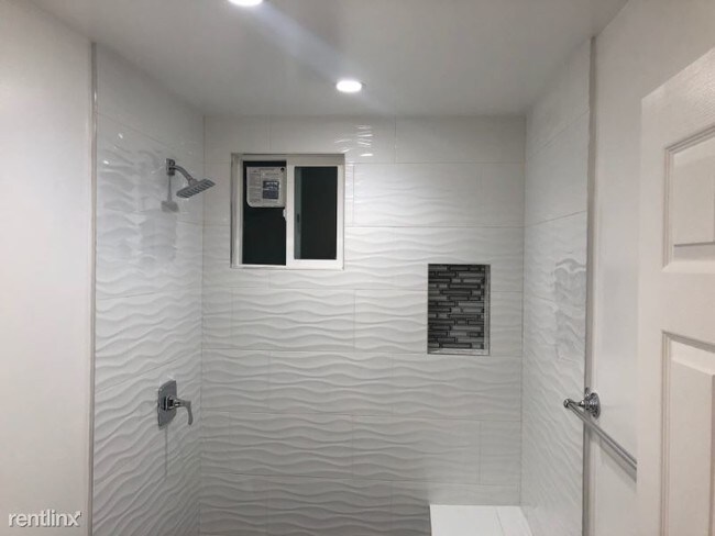Building Photo - Studio, 1 bath Apartment - woodland hills