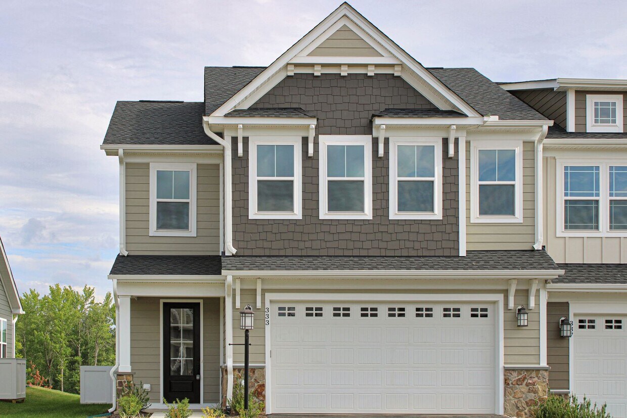 Foto principal - First-floor Primary with 2-car garage