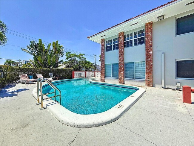 Foto del edificio - 2101 NE 51st St