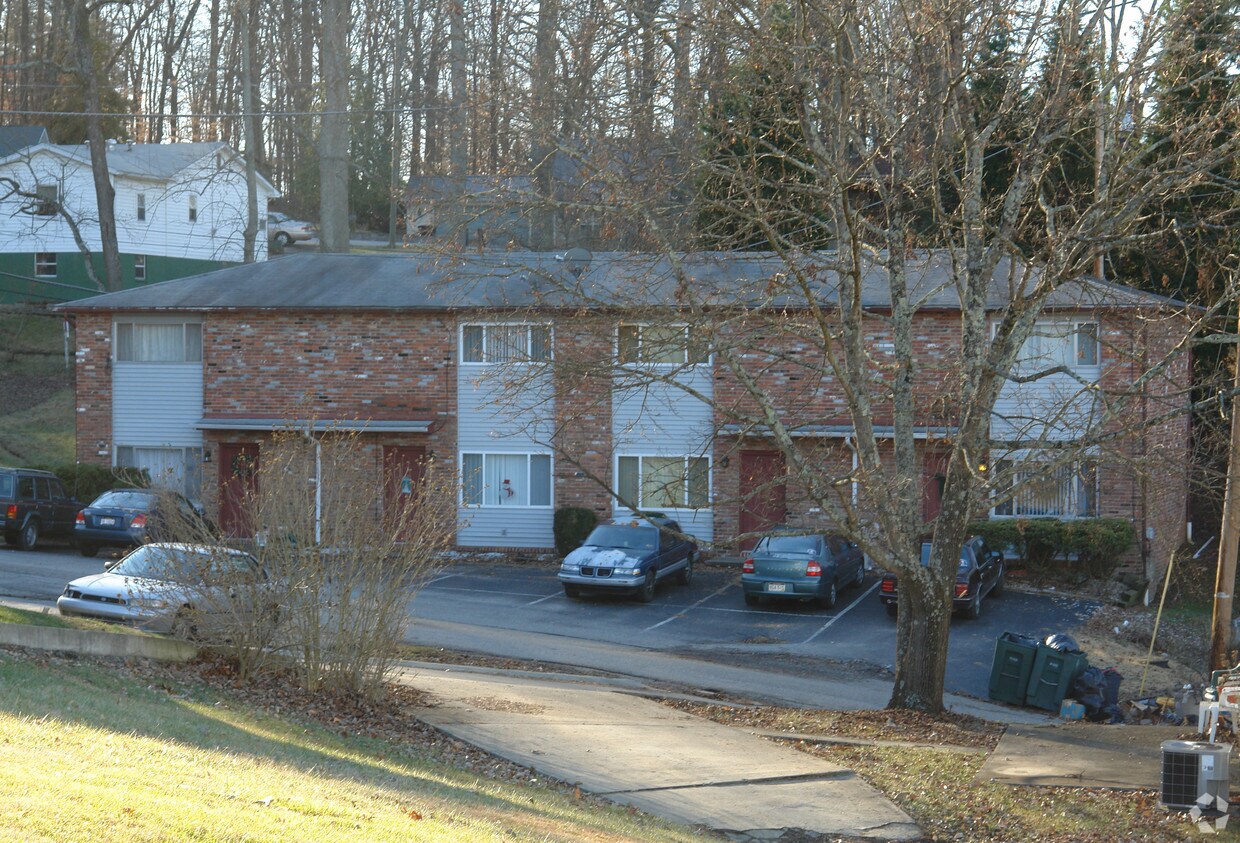 Building Photo - 6000 Stiles Dr