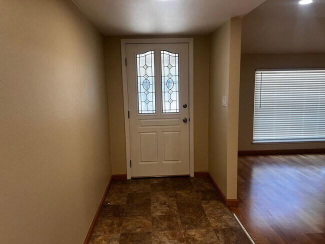 Foto del edificio - Updated Remodeled Single-Story San Jose Home | 4 Bed, 2 Bath | Blossom Valley