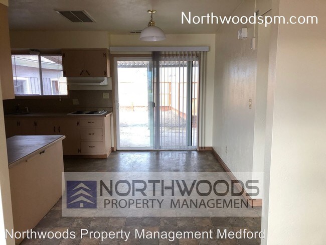 Building Photo - 1254 Maple Park Dr