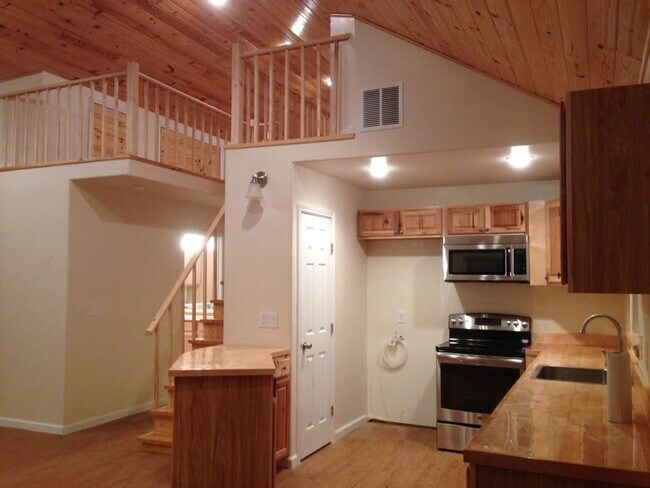 Foto del edificio - 2/2 w/ Loft - Electric Included!