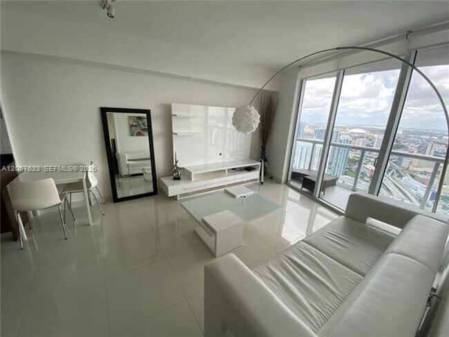 Foto del edificio - 465 Brickell Ave