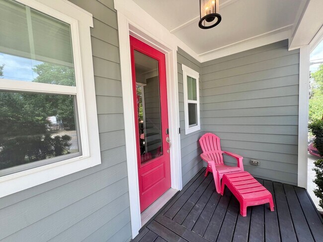Building Photo - Stunning 3BD, 2.5BA Raleigh Home with Indo...