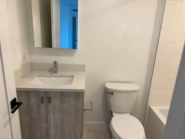 Foto del edificio - 917 Bennington St