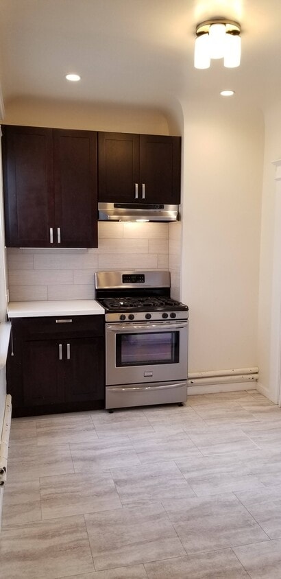 Kitchen (facing N) - 3222A Steiner St