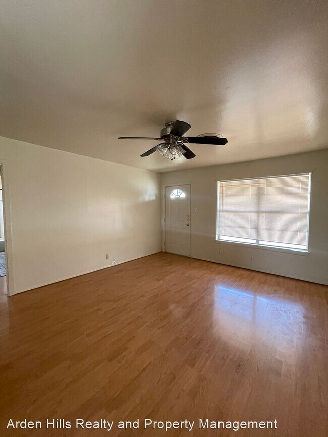 Building Photo - 2 br, 1 bath House - 1300 Ridge Dr.