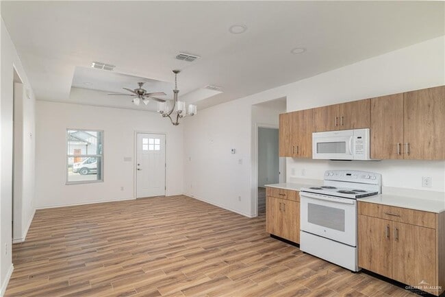 Building Photo - 1806 Hope Dr