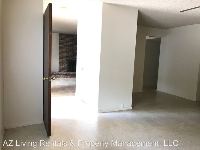 Building Photo - 3 br, 2 bath House - 1040 Crestwood Drive