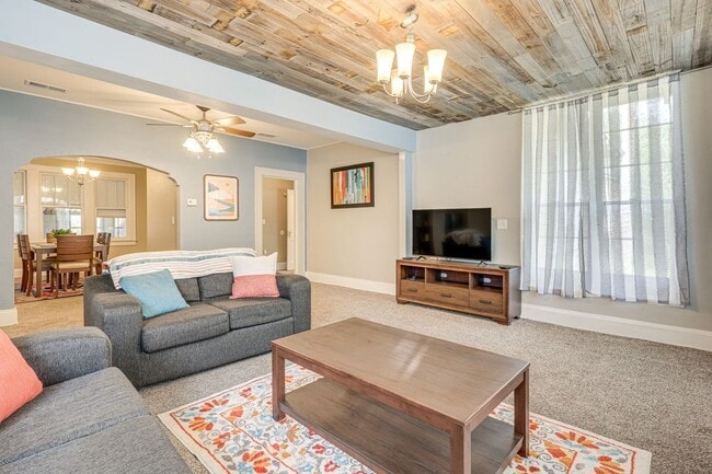 Foto del edificio - 6932 Oakwood St