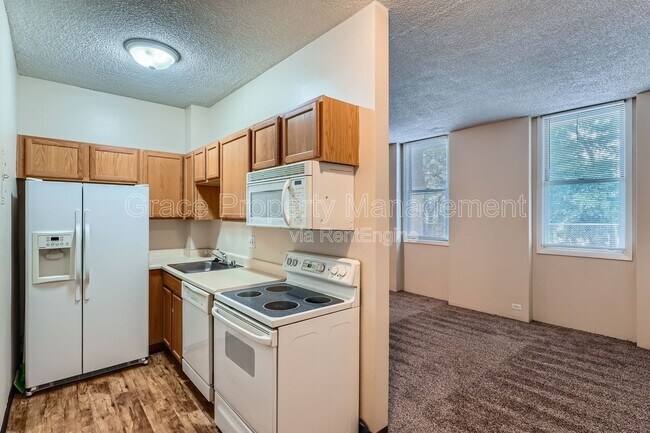 Foto del edificio - 2225 E Buchtel Blvd