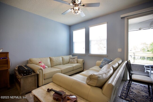 Building Photo - 272 Servia Dr