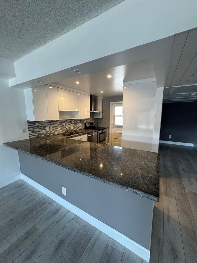 Foto del edificio - 3150 N Palm Aire Dr