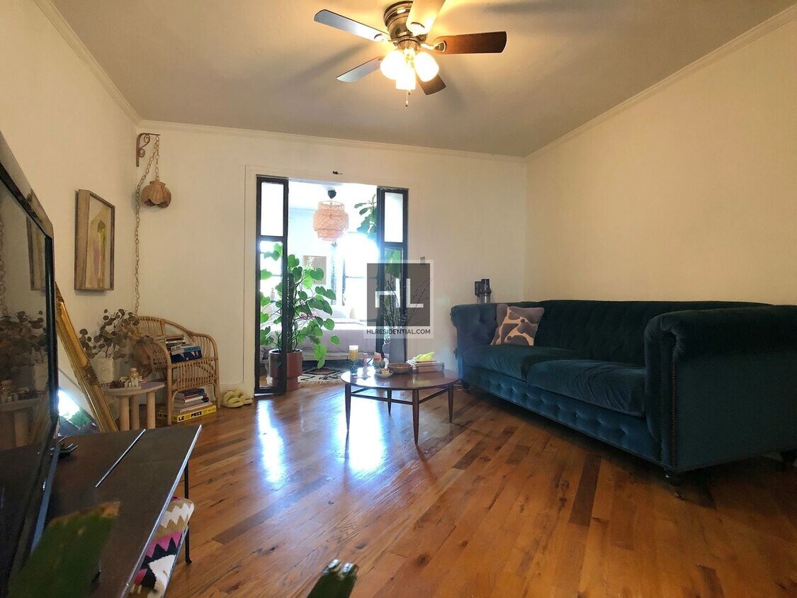 Primary Photo - 257A 20 STREET