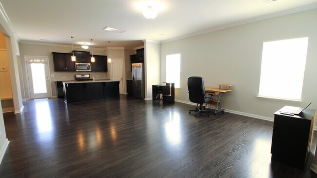 Foto del edificio - APPLICATION RECEIVED! 3/2.5 House with Fen...