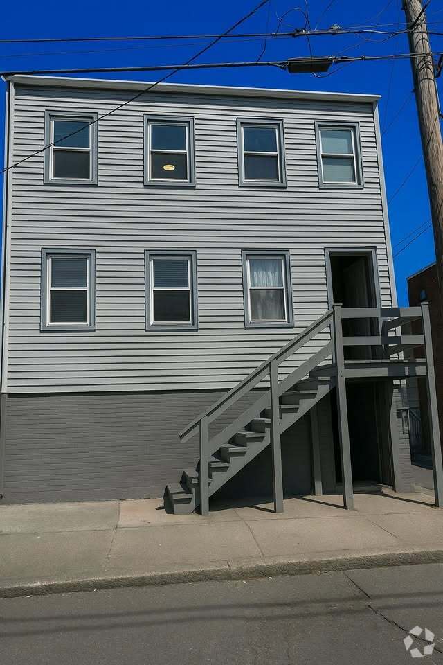 Building Photo - 320 Sherman St